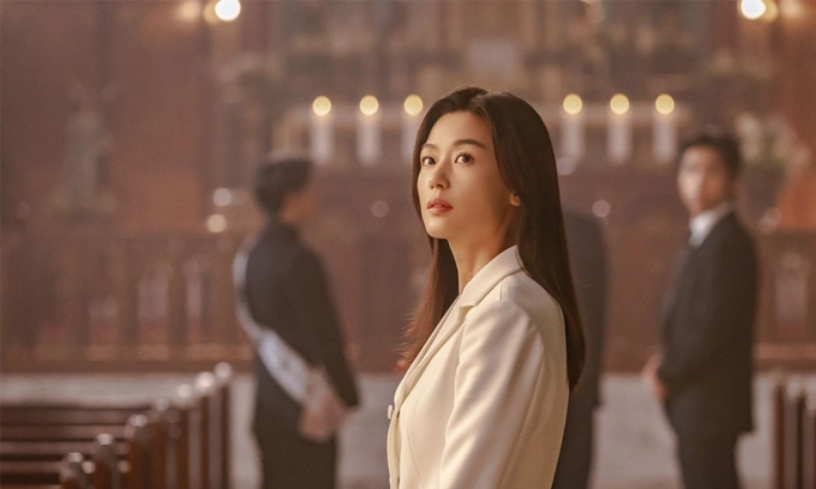 Jeon Ji Hyun trong phim Tempest của đạo diễn Kim Hee Won. Ảnh: Disney+