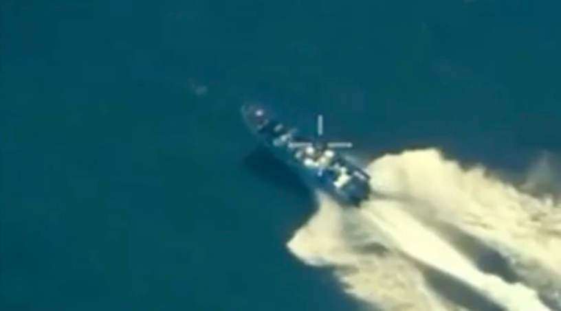 Xuồng cao tốc chở ma túy bị Mỹ bắn nổ vào ngày 19/9. Ảnh: Truth Social/Donald J. Trump