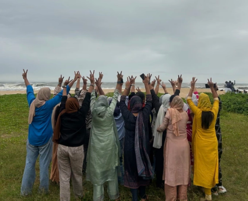 Nhóm phụ nữ ly hôn sống cùng nhau ở