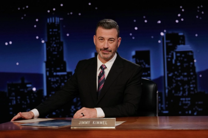 Jimmy Kimmel tiếp tục dẫn chương trình trò chuyện đêm khuya ngày 23/9. Ảnh: AP