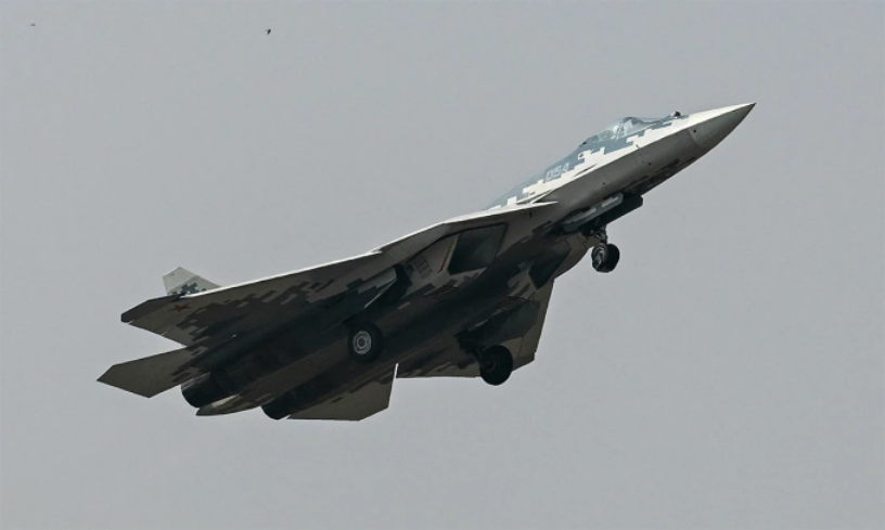 Tiêm kích Su-57 Nga bay trình diễn tại ngày khai mạc Aero India 2025 ảnh 10/2. Ảnh:AFP