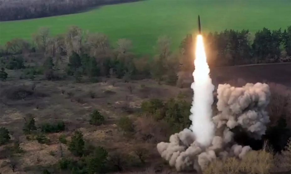 Tên lửa đạn đạo Iskander-M Nga rời bệ phóng tháng 4/2022. Ảnh: RIA Novosti