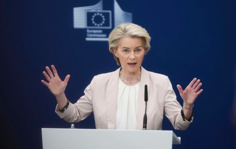 Chủ tịch Ủy ban châu Âu Ursula von der Leyen phát biểu tại Brussels, Bỉ ngày 3/3. Ảnh: AP