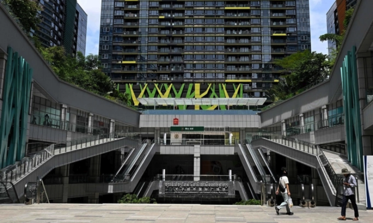 Trung tâm Thương mại Quốc tế Prince ở thủ đô Phnom Penh, Campuchia, hôm 15/10. Ảnh: AFP
