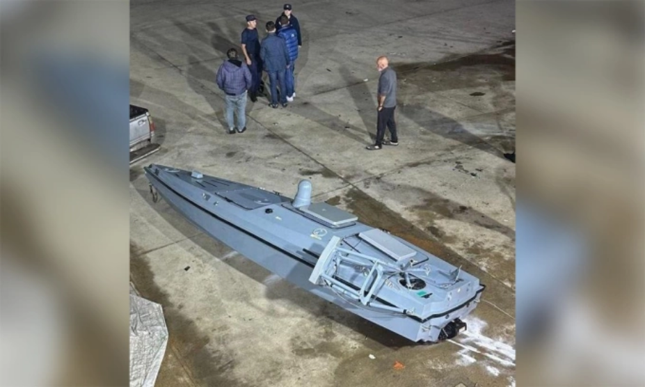 Xuồng tự sát Magura của Ukraine mà ngư dân Thổ Nhĩ Kỳ thu được ngày 29/9. Ảnh: War Zone, X/Preston Stewart
