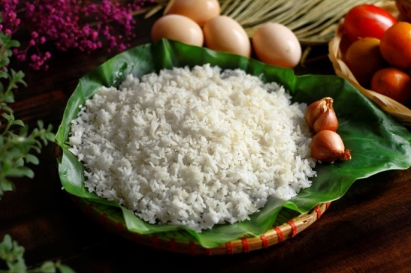 Cơm nguội rất dễ bị nhiễm khuẩn Bacillus cereus gây ngộ độc hoặc tiêu chảy nếu không được bảo quản trong tủ lạnh. Ảnh minh họa: Bùi Thủy