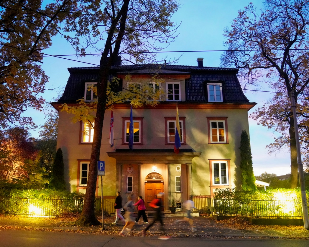 venezuela dong cua cac Dai su quan tai na uy va australia hinh anh 1