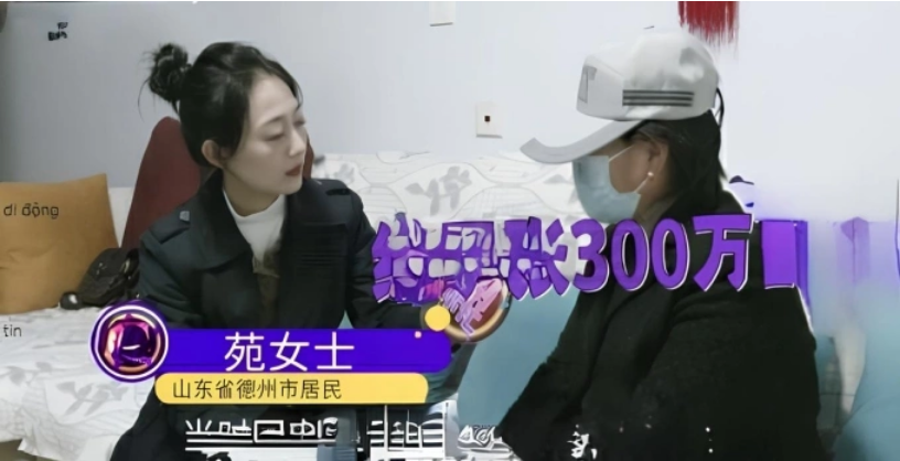 Cô Yuan (phải) kể lại tình cảnh của gia đình mình  sau khi chồng trúng độc đắc với truyền thông. Ảnh: QQ