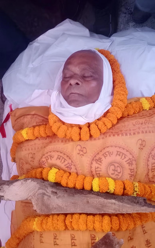 Ông Mohan giả chết trong lễ tang chiều 14/10, ở Gaya, Ấ Độ. Ảnh: Indiatoday