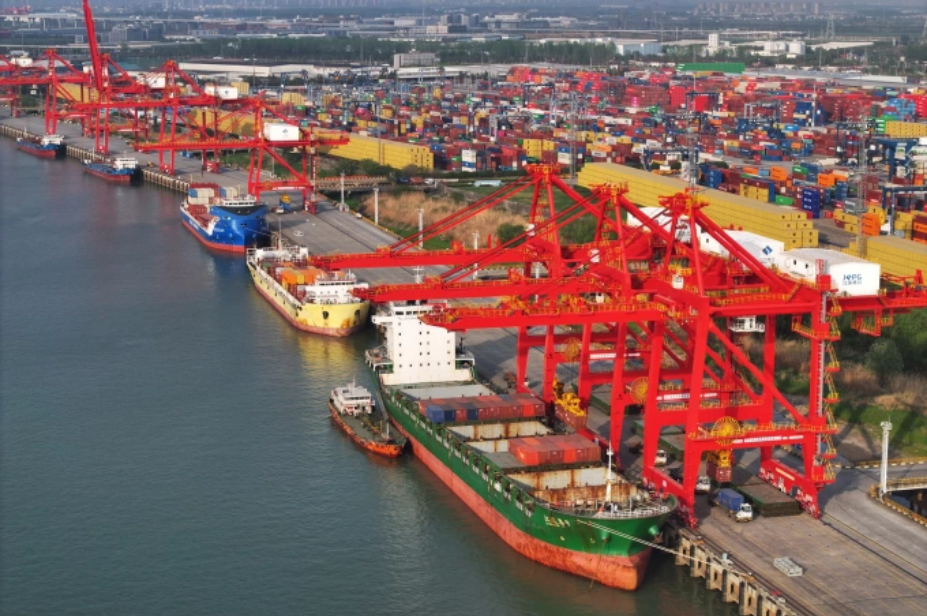 Cảng Nam Kinh, tỉnh Giang Tô, Trung Quốc vào ngày 9/4. Ảnh: Reuters