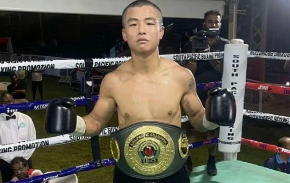 Võ sĩ quyền Anh người Trung Quốc Zhou Runqi. Ảnh: Weibo