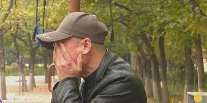 Anh Li cầu cứu truyền thông, nhờ tìm người yêu cũ. Ảnh: Sina