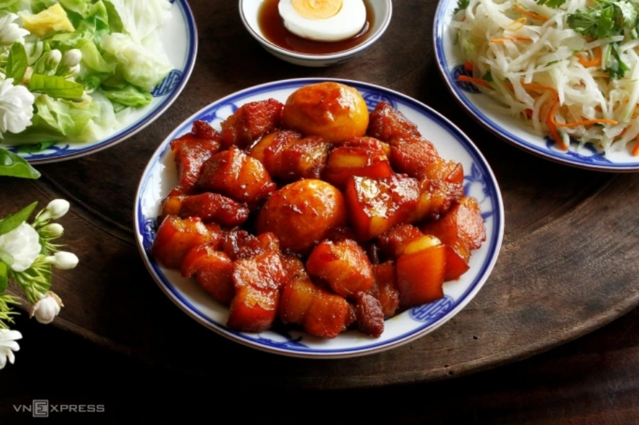 Thịt kho cho chút mắm cuối dậy hương vị. Ảnh minh họa: Bùi Thủy