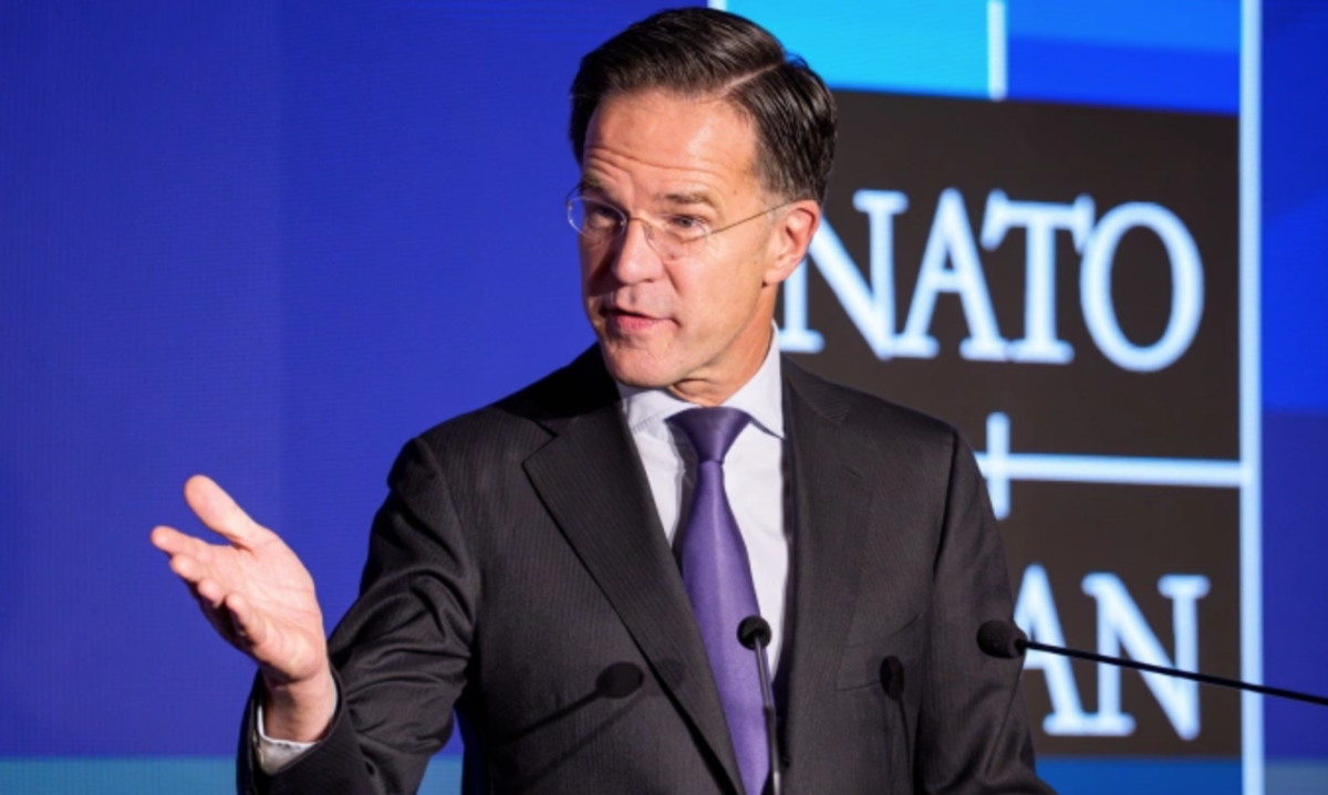 Tổng thư ký NATO Mark Rutte phát biểu tại Bucharest, Romania hôm 6/11. Ảnh: AP