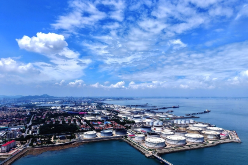 Kho lưu trữ dầu thô nhập khẩu ở Thanh Đảo, tỉnh Sơn Đông, Trung Quốc hồi tháng 8. Ảnh: AFP