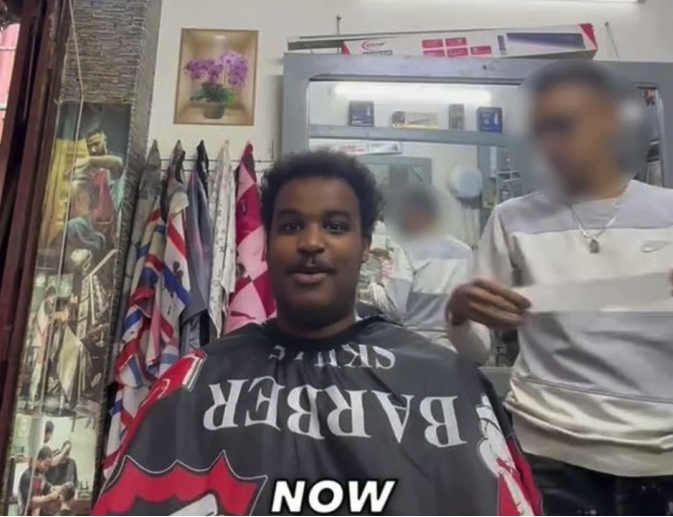 Muscab Salad trong tiệm cắt tóc ở Morocco. Ảnh: Nhân vật cung cấp