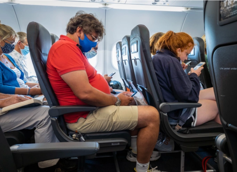 Ghế máy bay của nhiều hãng hàng không tại Mỹ và nhiều quốc gia khác ngày càng chật nhằm tăng lợi nhuận, bất chấp rủi ro sức khỏe của hành khách. Ảnh minh họa: Shutterstock