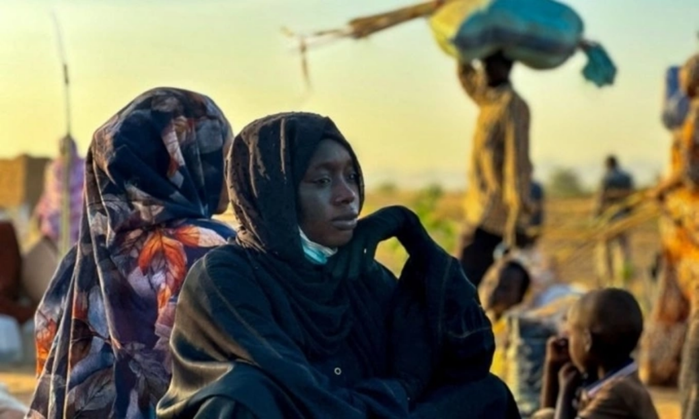 Một phụ nữ ở El Fasher tị nạn tại thị trấn Tawila, bang Bắc Darfur, hôm 28/10. Ảnh: AFP
