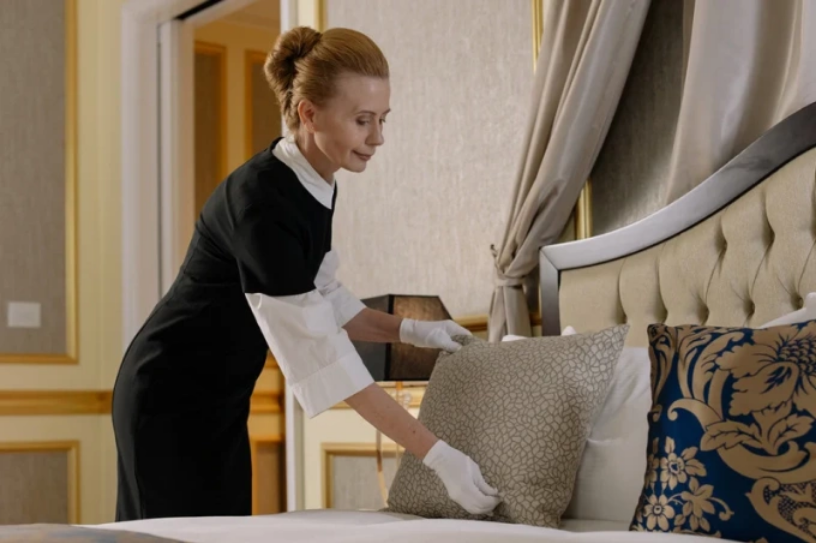 Nghề dọn dẹp cho người giàu đem lại thu nhập tốt nhưng đòi hỏi phải am hiểu về nghệ thuật, đồ cổ, và các món đồ thủ công độc bản. Ảnh minh họa: Staffing at Tiffanie’s