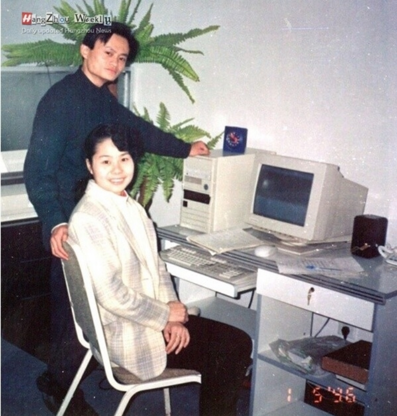 Vợ chồng Jack Ma trong những ngày đầu khởi nghiệp. Ảnh: Hangzhou Weekly
