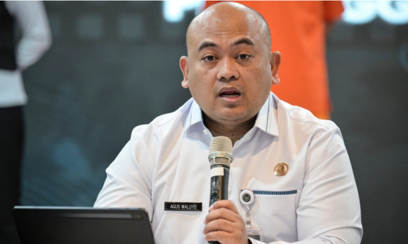 Agus Waluyo phát biểu tại buổi họp báo về vụ bắt công dân Trung Quốc hôm 18/11. Ảnh: AFP