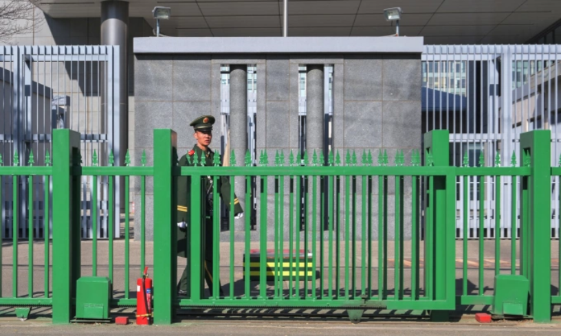 Đại sứ quán Nhật Bản ở Bắc Kinh, Trung Quốc hôm 14/11. Ảnh: AFP