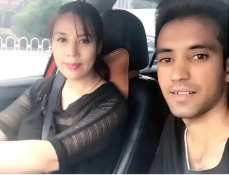 Lisa và chồng Pakistan hiện tại.