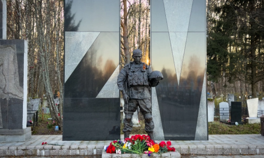 Đài tưởng niệm quân nhân Nga thiệt mạng trong xung đột với Ukraine tại thành phố Kostroma hồi tháng 10. Ảnh: AFP