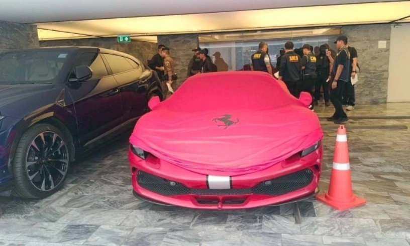 Xe sang bị thu giữ trong chiến dịch trấn áp mạng lưới lừa đảo của Thái Lan liên quan đến hai công dân nước này. Ảnh: Khaosod