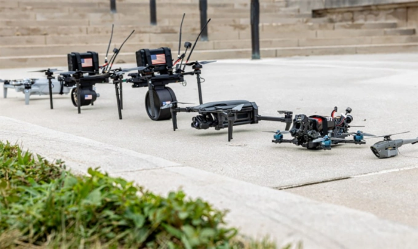 Nguyên mẫu drone trưng bày tại triển lãm ở Lầu Năm Góc ngày 16/7. Ảnh: Lầu Năm Góc