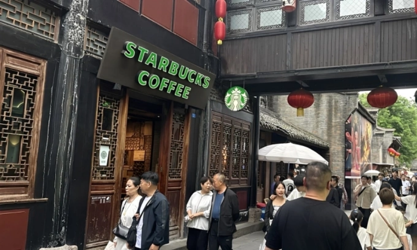 Một cửa hàng Starbucks ở Thành Đô, Trung Quốc vào ngày 31/5. Ảnh: Phiên An