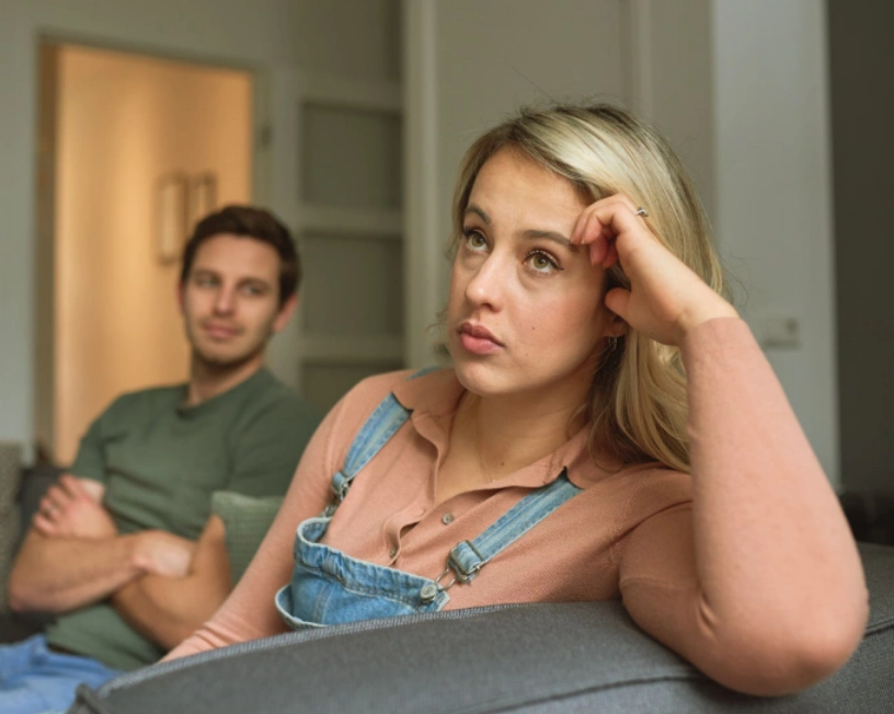 Một số phụ nữ khi đã bất lực với cuộc hôn nhân, quyết định đầu tư vào cuộc sống bên ngoài nhưng không ly hôn. Ảnh: Guardian