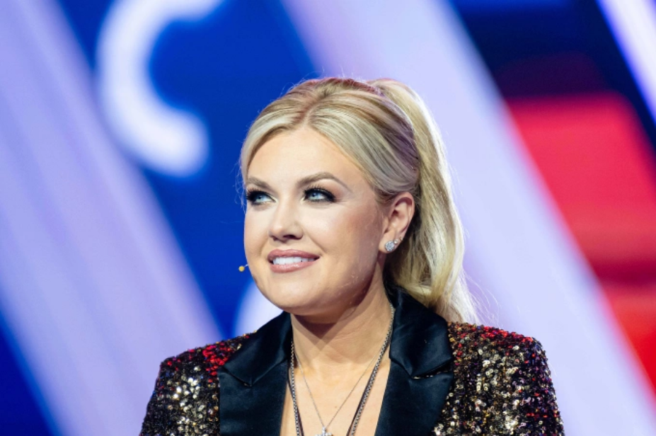 Bà Erika Kirk phát biểu tại hội nghị thường niên AmericaFest ở thành phố Phoenix, bang Arizona ngày 18/12. Ảnh: AP