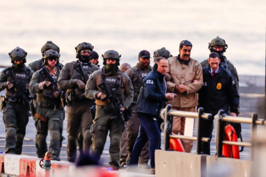 Ông Maduro được đưa tới tòa án ở New York, Mỹ, bằng trực thăng hôm 5/1. Ảnh: Reuters