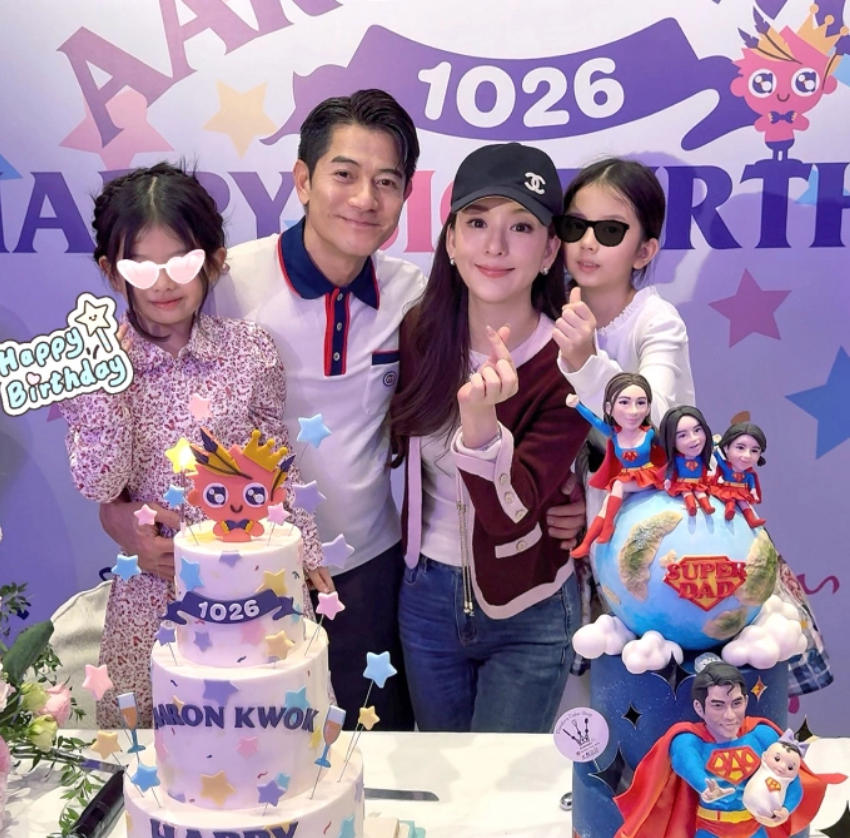 Quách Phú Thành đón sinh nhật bên vợ con, tháng 10/2025, bấy giờ Phương Viên mới sinh khoảng nửa tháng. Ảnh: Weibo