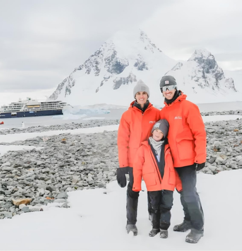Gia đình bé Wilder tại Nam Cực, tháng 11/2025. Ảnh: Jordi Lippe-McGraw cung cấp