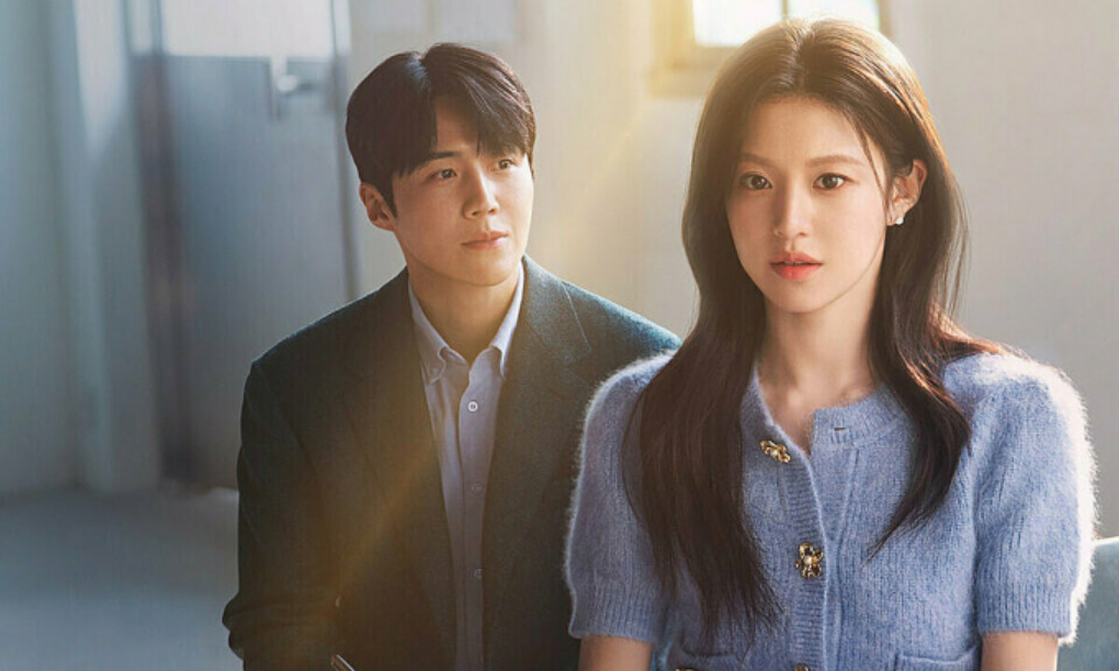 Kim Seon Ho (trái) và Go Youn Jung trong phim. Ảnh: Netflix