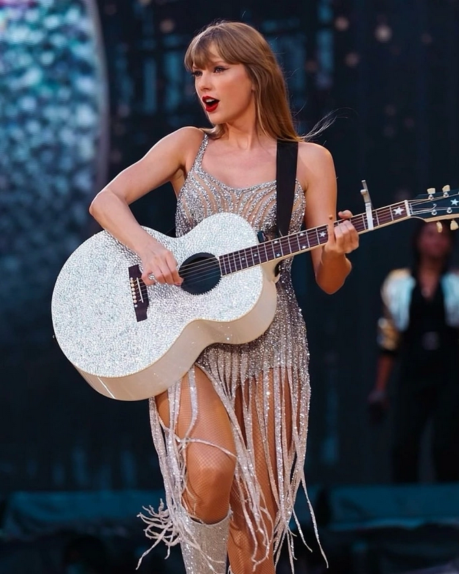Ca sĩ Taylor Swift trên sân khấu concert The Eras Tour. Ảnh: Instagram/ Taylornation