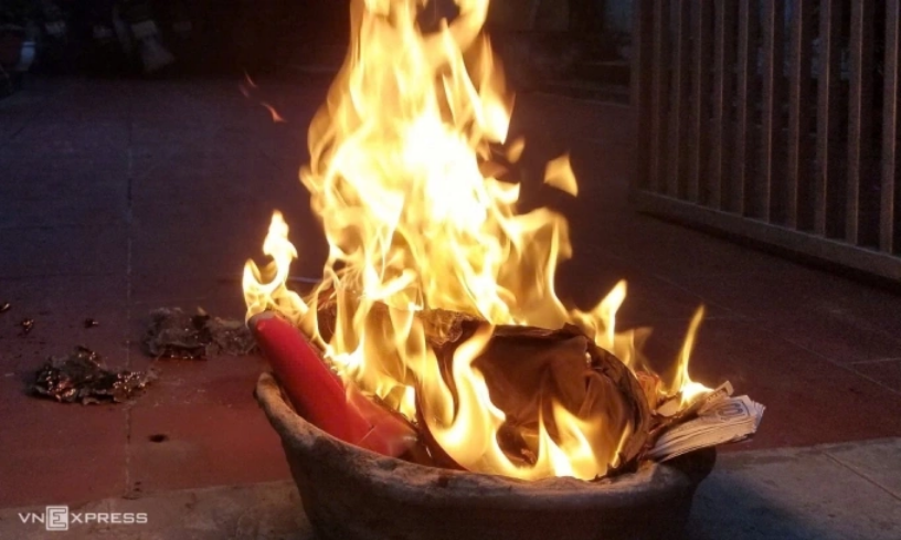 Ngày rằm, mùng một thông thường không cần hóa vàng mã.