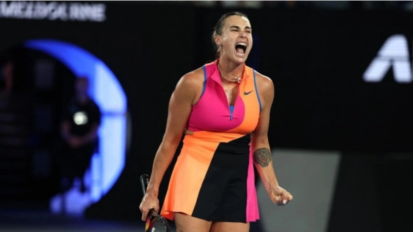 Sabalenka hét lớn, sau một điểm thắng ở bán kết đơn nữ Australia Mở rộng, trên sân Rod Laver, Melbourne, Australia hôm 29/1. Ảnh: Reuters
