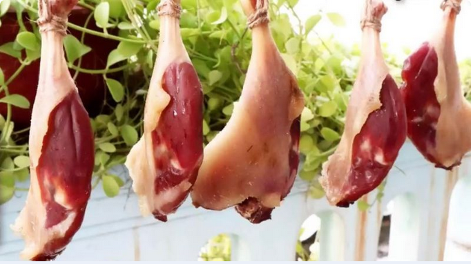 Món ngon cuối tuần: Cơm lạp vịt nổi tiếng của người Hoa - Ảnh 1.