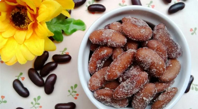 Tết này bạn nhớ làm mứt đậu đỏ mời khách để cả năm may mắn nhé! - Ảnh 1.