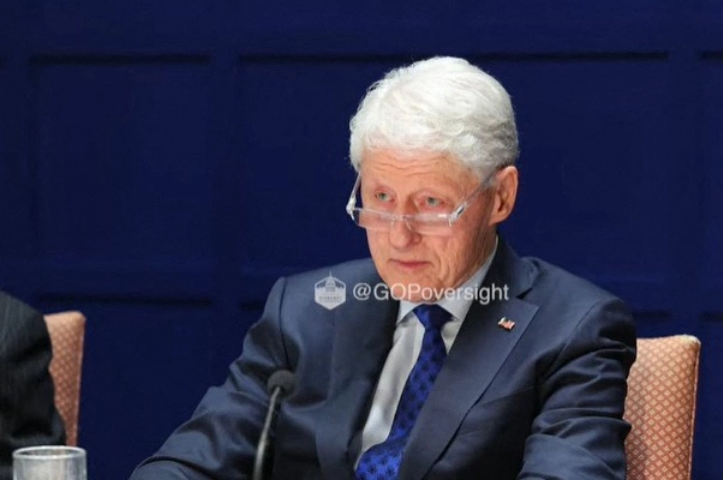 Cựu tổng thống Bill Clinton tại phiên điều trần trước quốc hội ngày 27/2. Ảnh: Ủy ban Giám sát Hạ viện