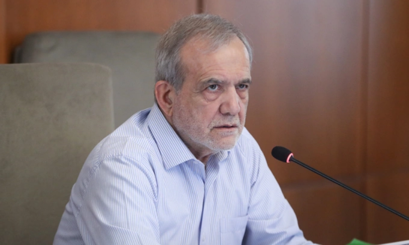 Tổng thống Masoud Pezeshkian trong cuộc họp nội các tại Tehran ngày 25/2. Ảnh: Reuters