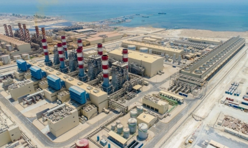 Một dự án nhà máy điện và khử mặn nước biển của Bahrain nhìn từ trên cao. Ảnh: Invest.bh