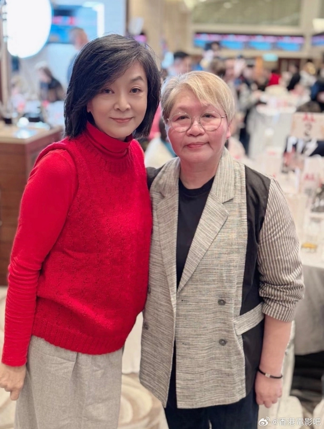 Trần Ngọc Liên (trái) tại buổi tiệc. Ảnh: Weibo