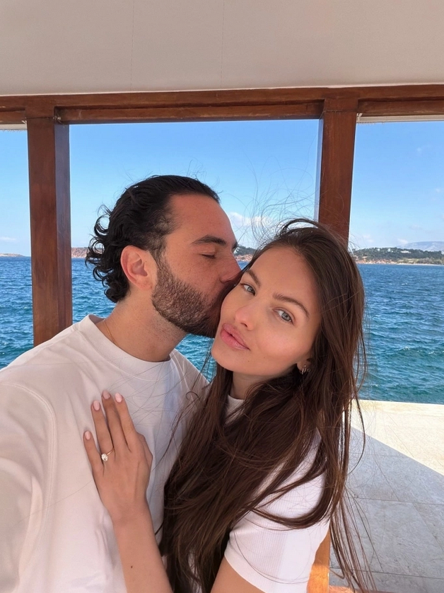 Người đẹp khoe nhẫn đính hôn bên chồng sắp cưới. Ảnh: Instagram/ Thylane Blondeau