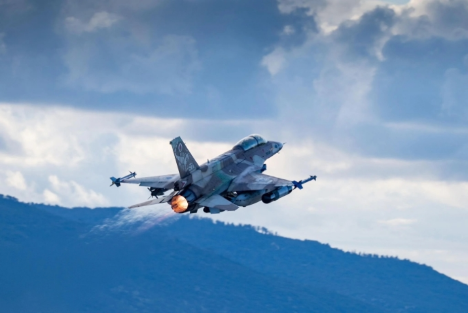 Tiêm kích F-16I của Israel cất cánh cho nhiệm vụ tập kích trên lãnh thổ Iran, trong hình ảnh được công bố ngày 12/3. Ảnh: IDF