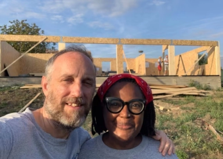 Vợ chồng Andrew Blackman. Ảnh: Genie Austin