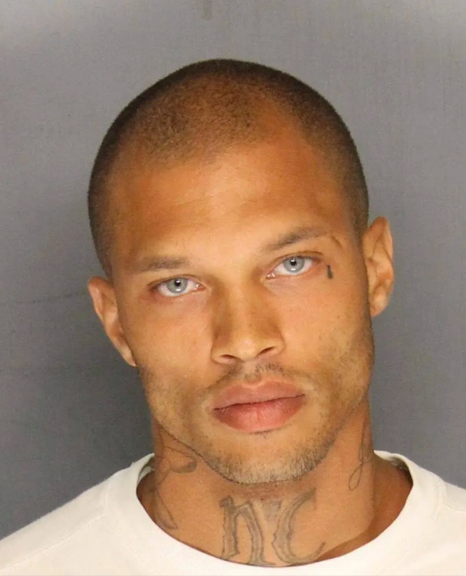 Bức ảnh hồ sơ tội phạm của Jeremy Meeks được cảnh sát Stockton đăng tải bất ngờ nhận lời khen nóng bỏng, cuốn hút từ phái nữ, năm 2014. Ảnh: Sở cảnh sát Stockton, bang California